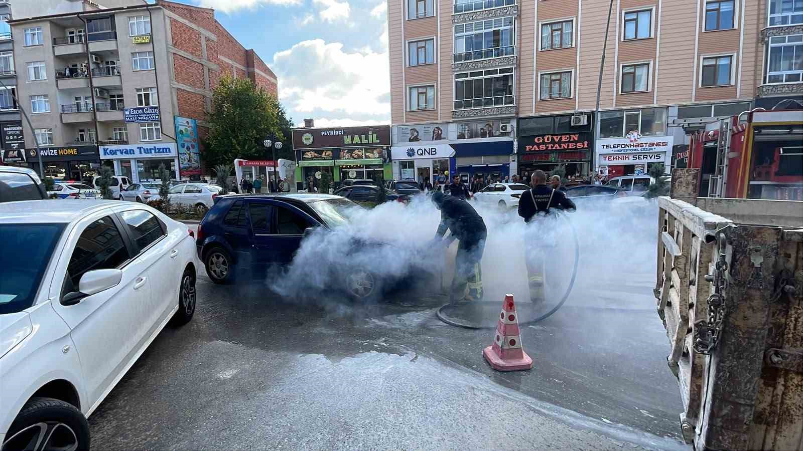 Karaman’da seyir halindeki otomobil alev aldı