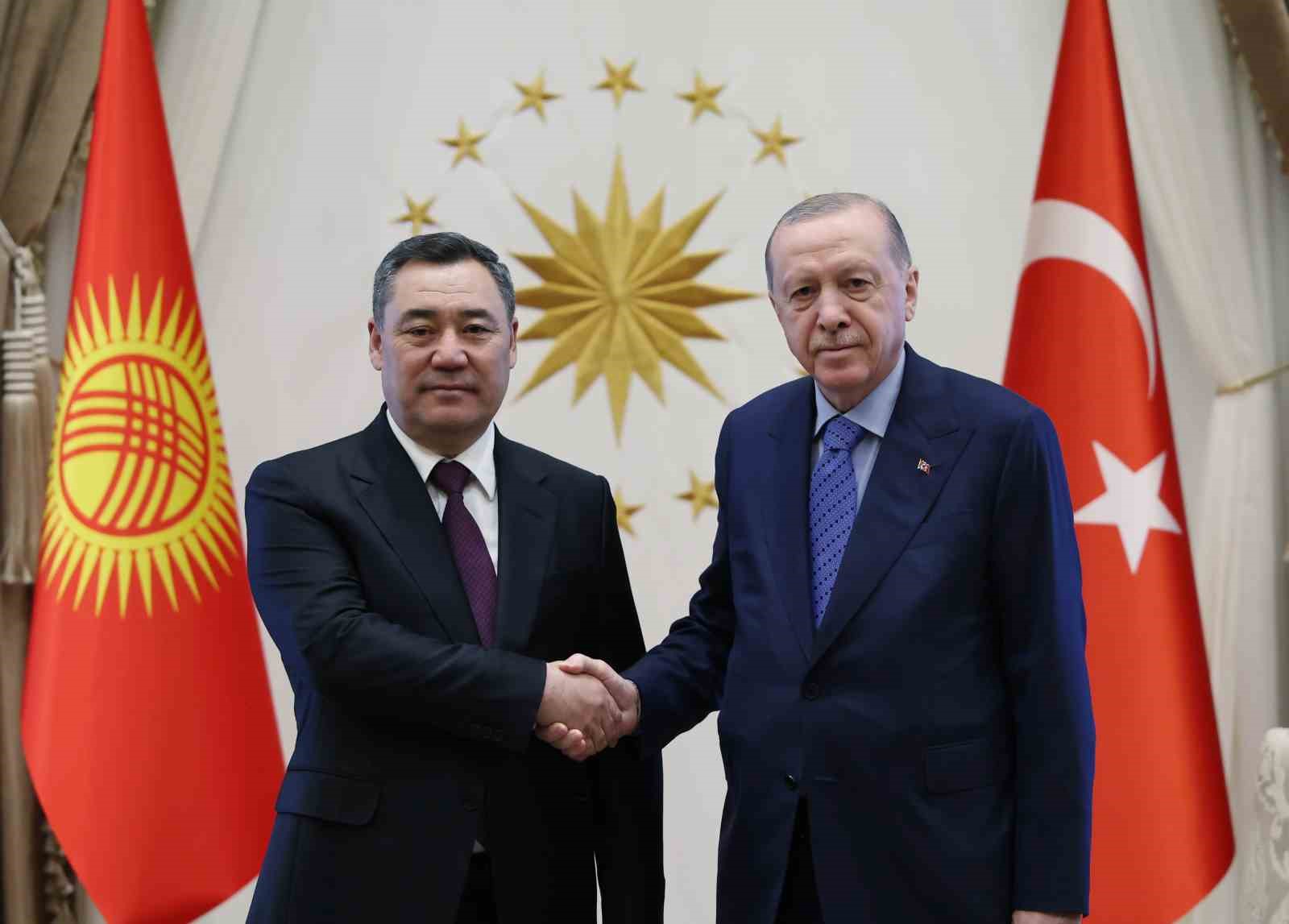 Cumhurbaşkanı Erdoğan, Kırgızistan Cumhurbaşkanı Sadır Caparov’la bir araya geldi