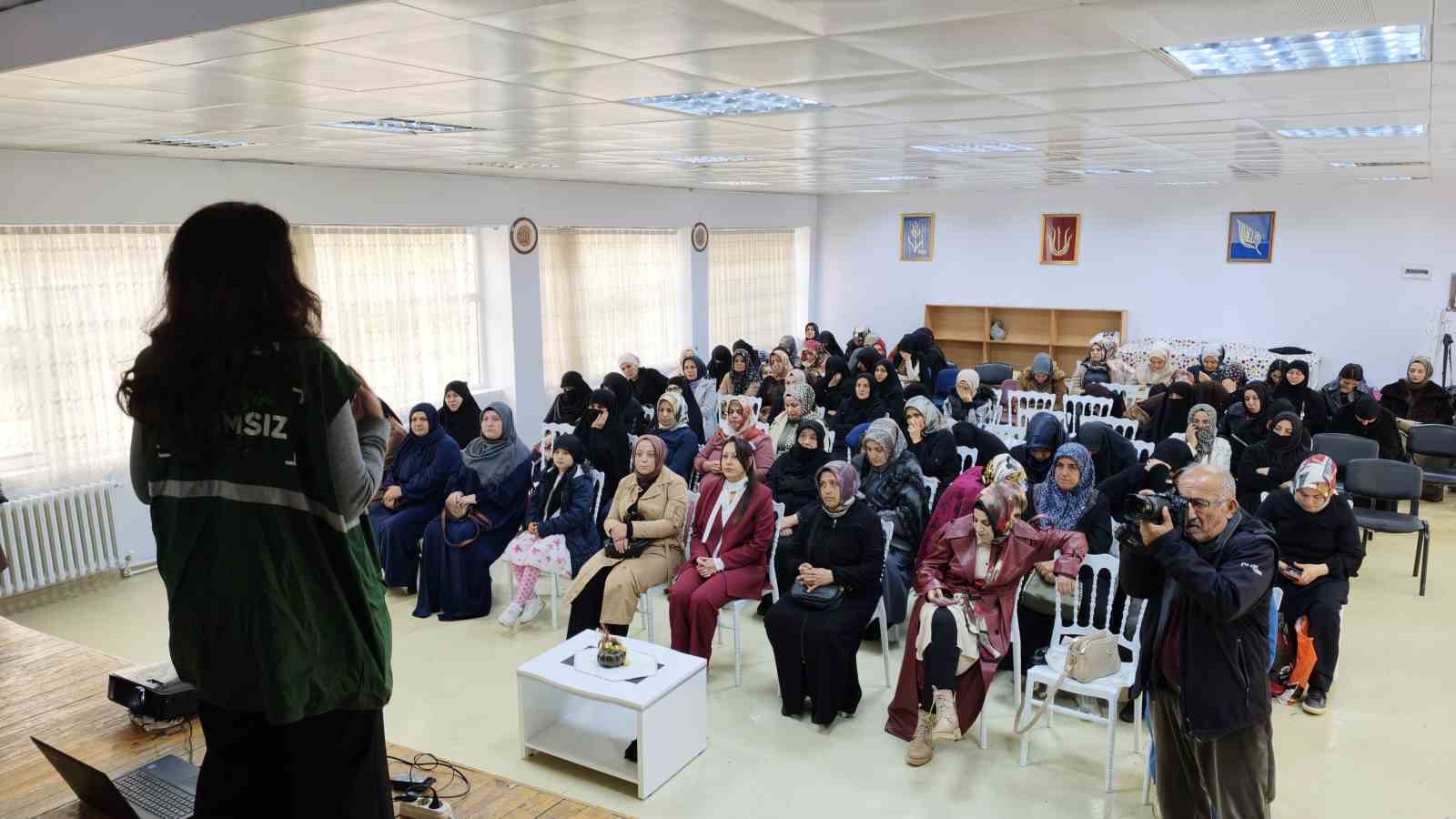 Muş’ta kadınlara bağımlılıkla mücadele eğitimi verildi
