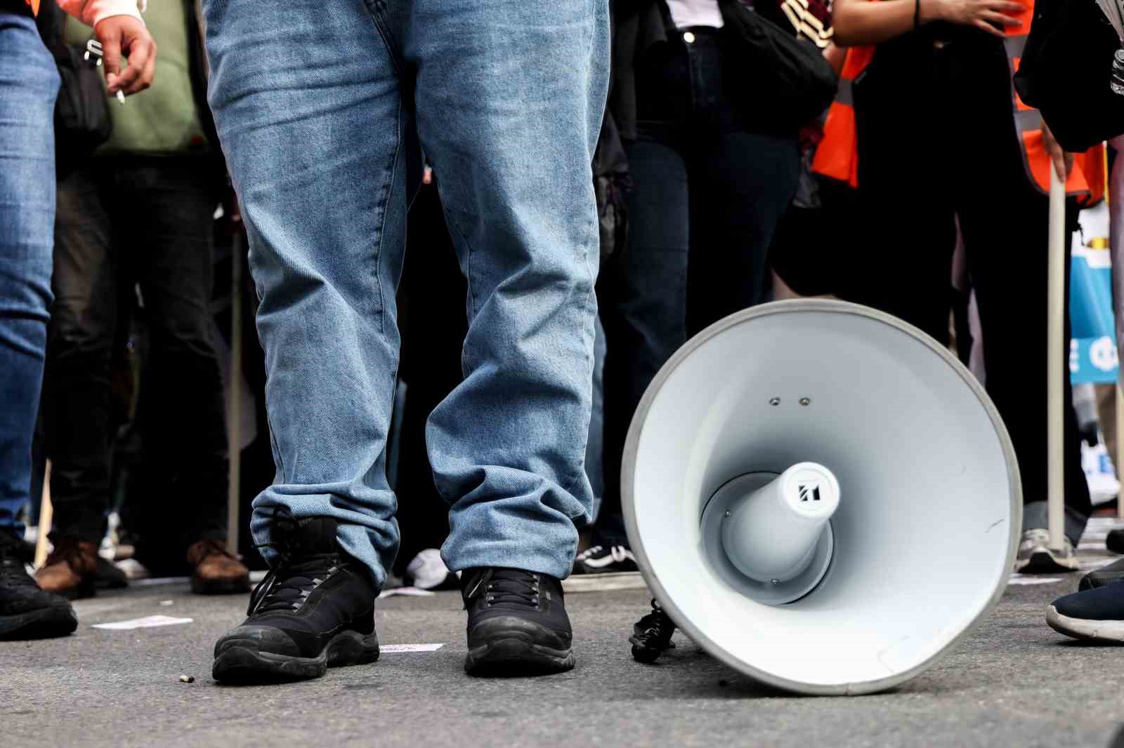 Liman işçileri, savaşa karşı 22 ülkede greve gitti