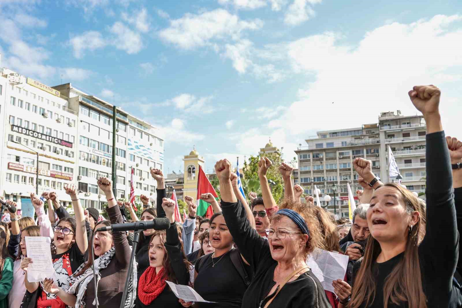 Liman işçileri, savaşa karşı 22 ülkede greve gitti