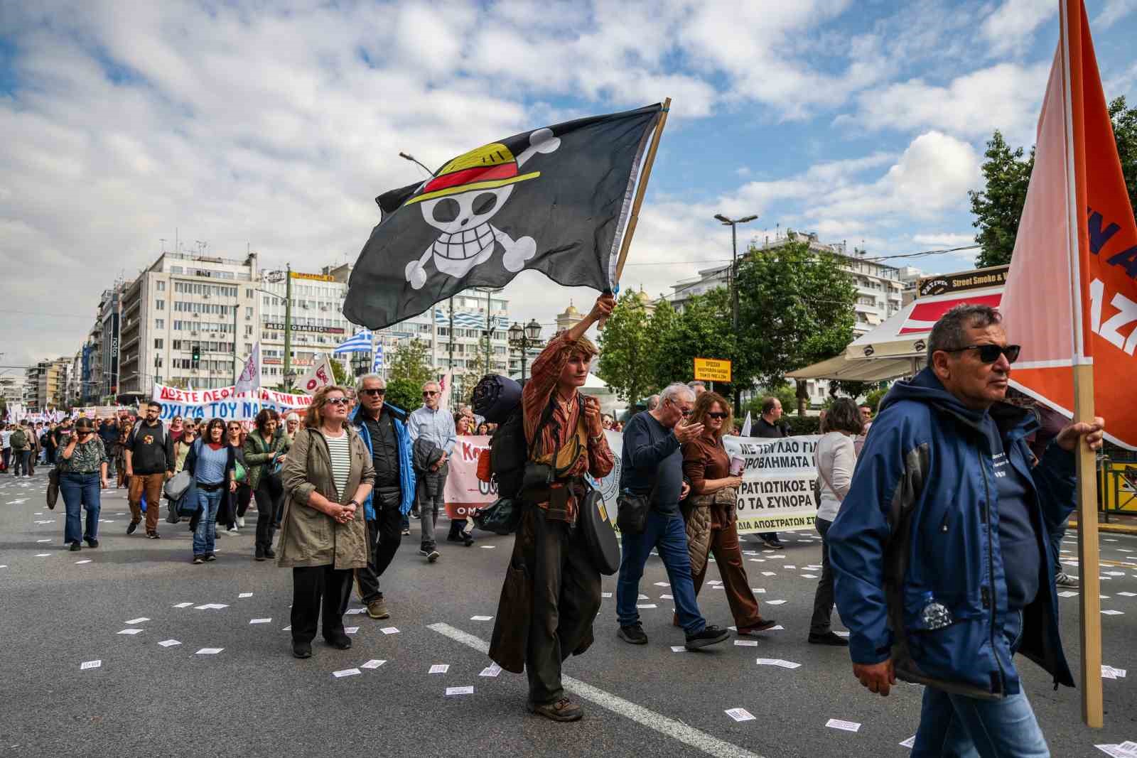 Liman işçileri, savaşa karşı 22 ülkede greve gitti