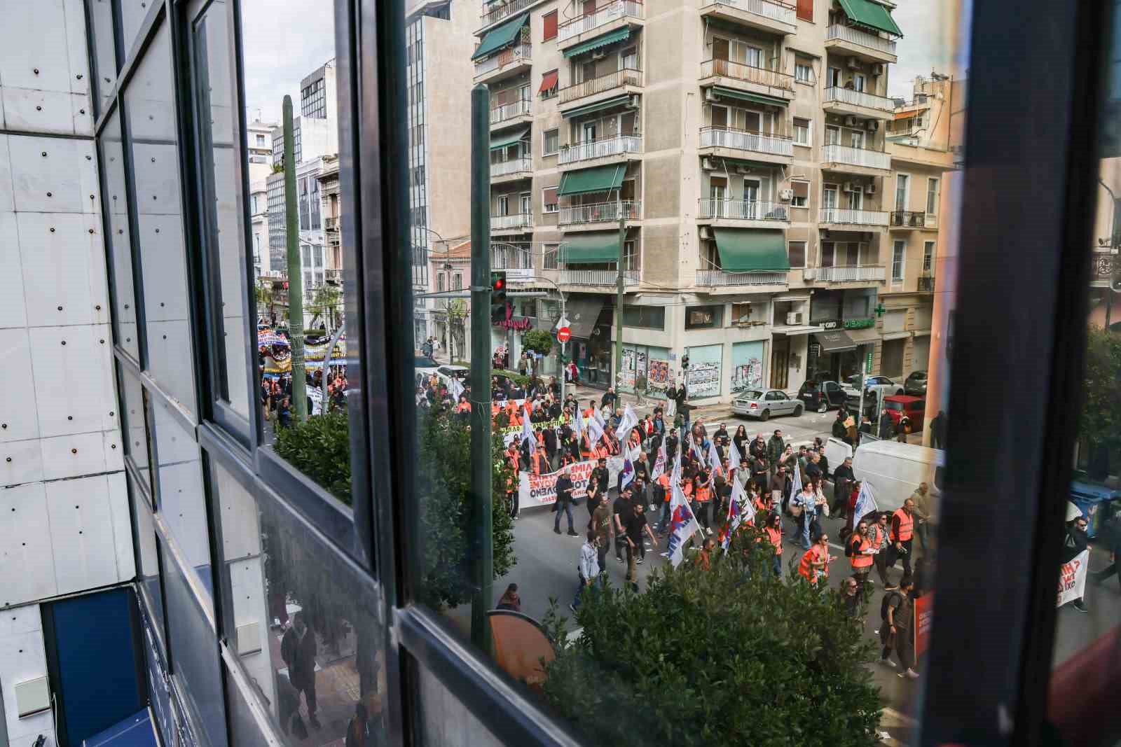 Liman işçileri, savaşa karşı 22 ülkede greve gitti