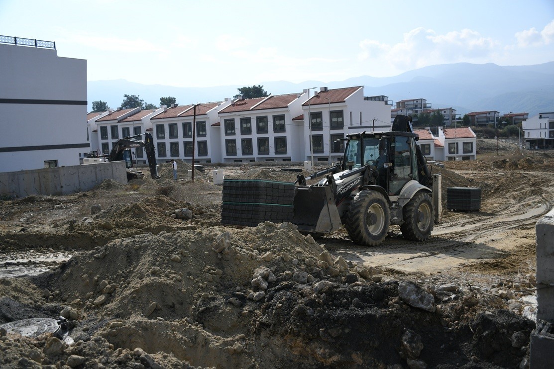 Kuşadası Caferli’de 25 bin metrekarelik yol çalışması başladı