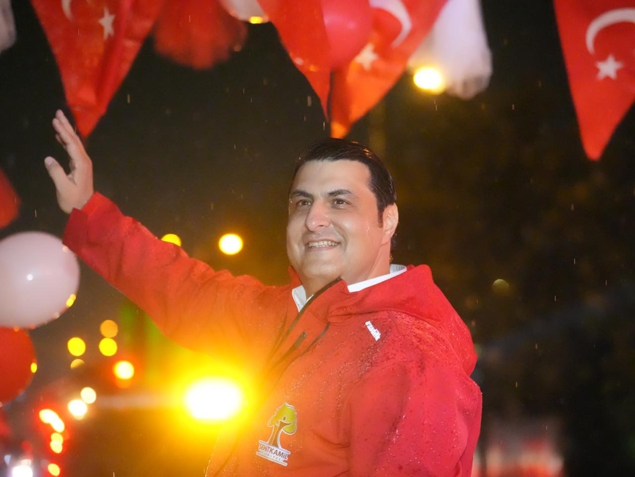 Şehitkamil’de yağmur değil, cumhuriyet coşkusu yağdı