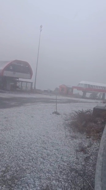Sarıkamış’ta yağmur zirvede kara dönüştü