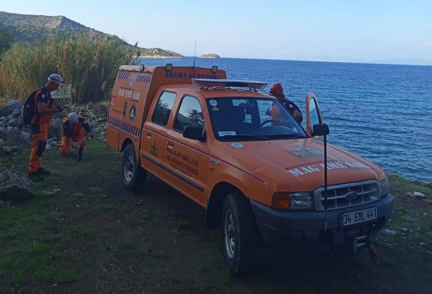 Datça’da koyda mahsur kalan kişi MAG-AME ekiplerinin yardımıyla kurtarıldı