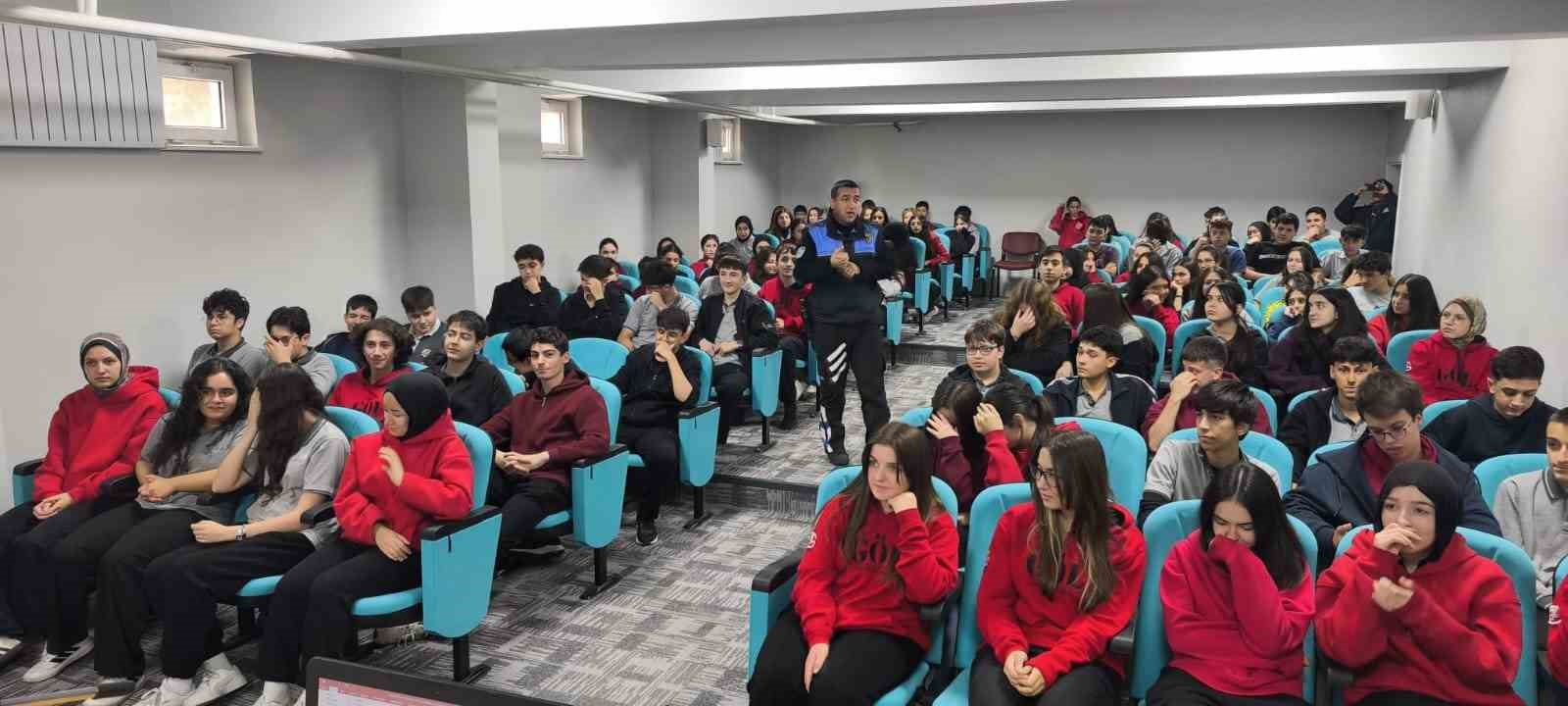 Kastamonu’da polis ekipleri 1 bin 140 öğrenciye eğitim verdi