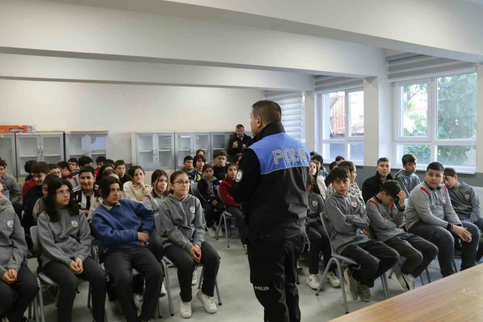 Kastamonu’da polis ekipleri 1 bin 140 öğrenciye eğitim verdi