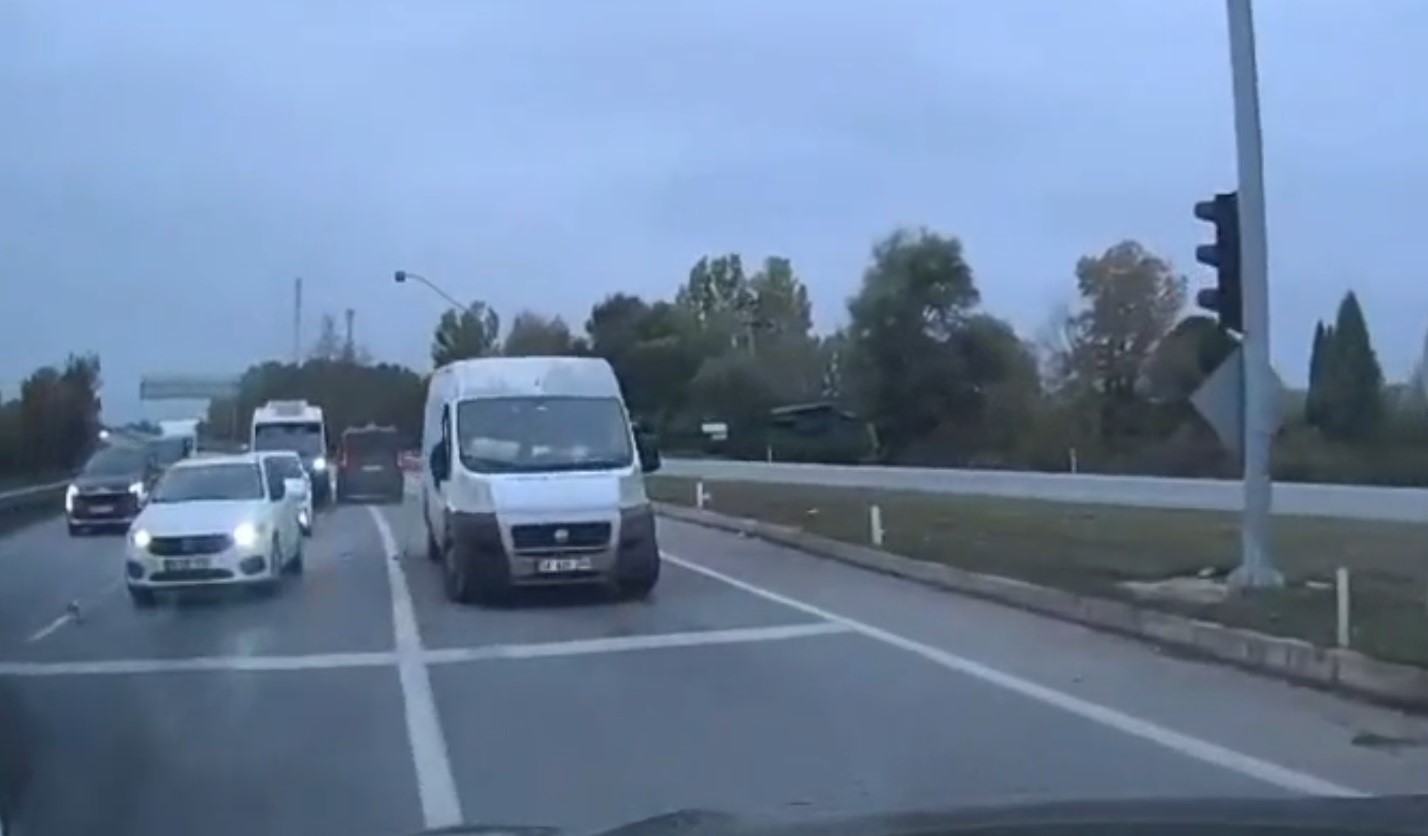 Trafiği birbirine katan uyuşturucu kuryesi film gibi kovalamaca ile yakalandı