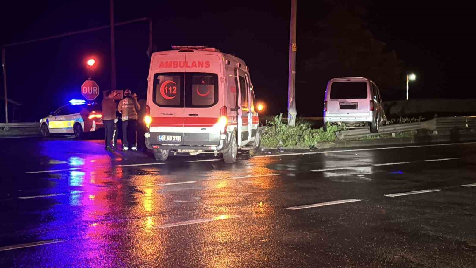Rize’de ambulans ile hafif ticari araç çarpıştı: 5 hafif yaralı