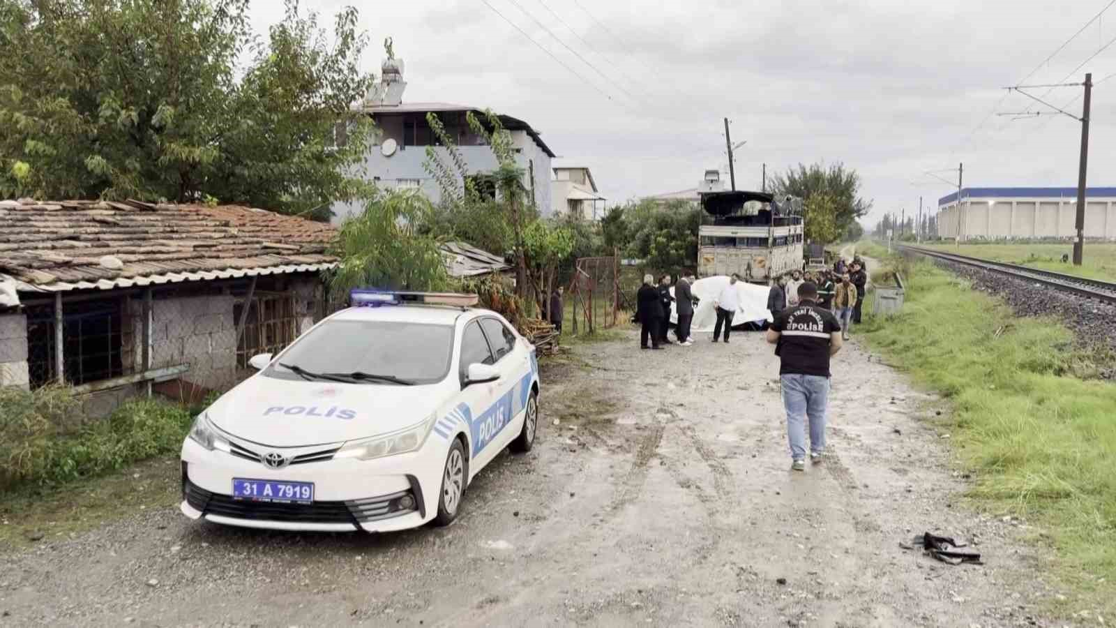 Tren kazası anne ve evladını birbirinden ayırdı