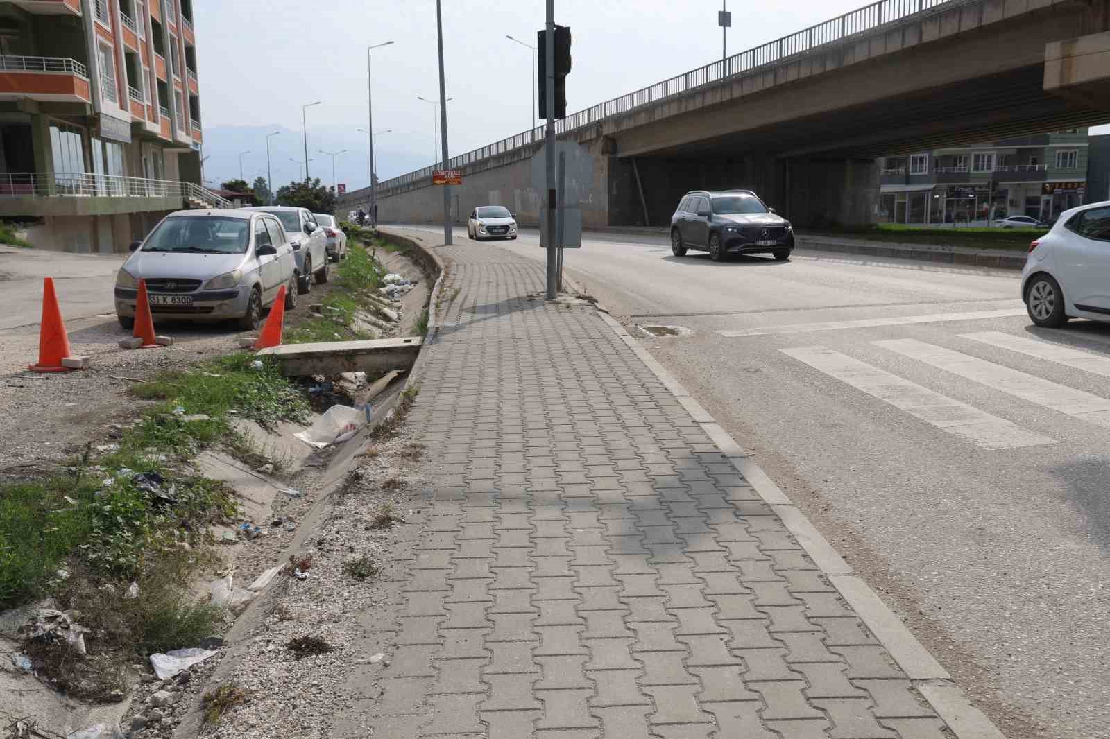 Motosiklet sürücüsünün sopayla meydan dayağı yediği kavgada, araçlarından inip kavgaya tutuşan sürücülere 360 bin TL ceza