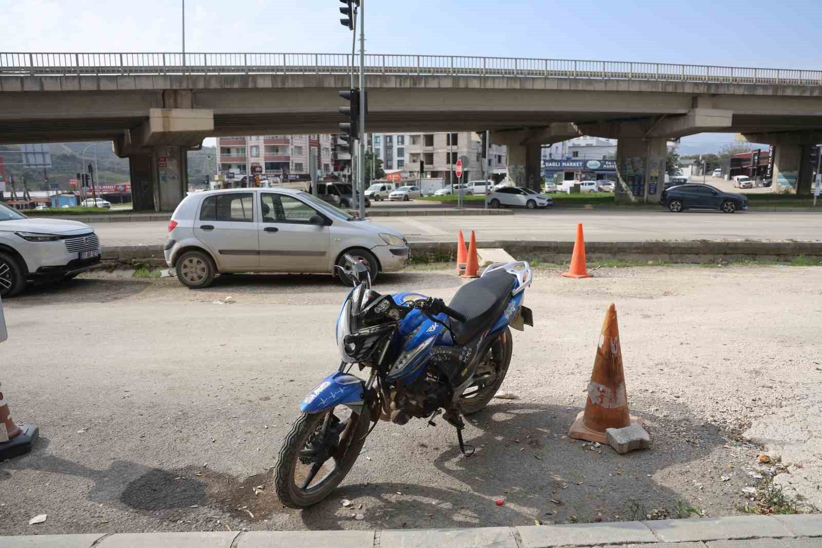 Motosiklet sürücüsünün sopayla meydan dayağı yediği kavgada, araçlarından inip kavgaya tutuşan sürücülere 360 bin TL ceza