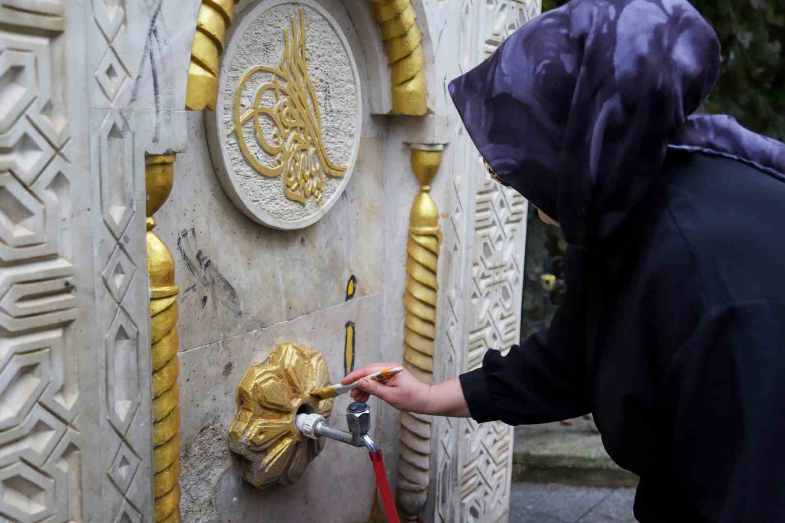 Gümüşhaneli kadın sanatçı, unutulmaya yüz tutan mezarları ve çeşmeleri yeniliyor