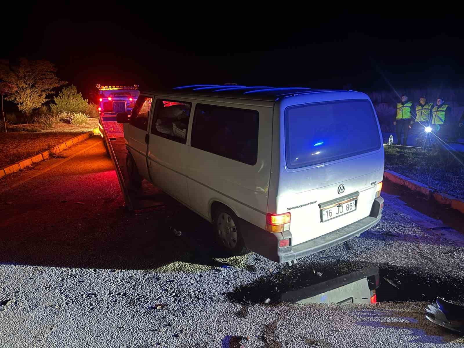 Kamyonet ile tır çarpıştı, 1 kişi yaralandı