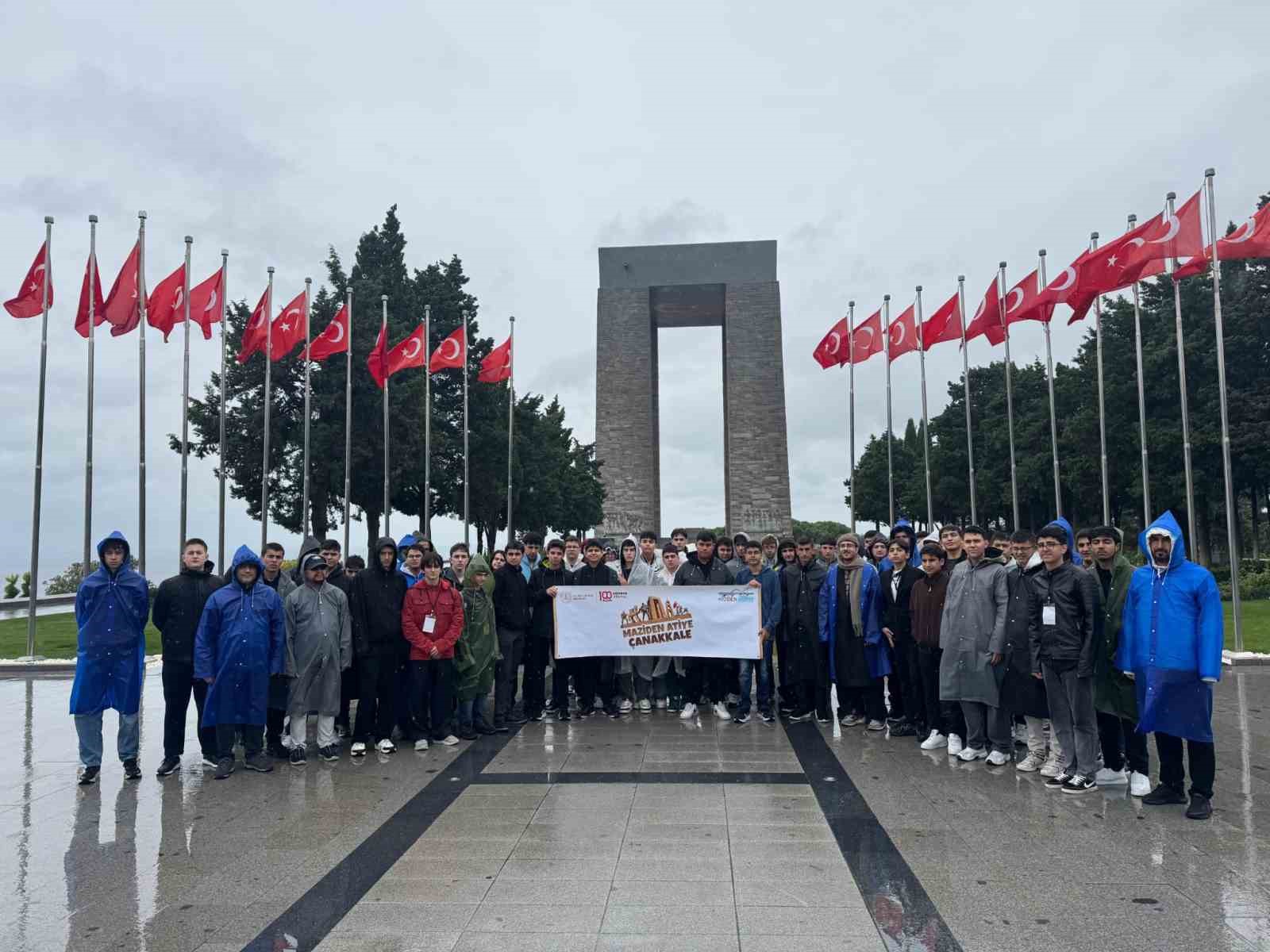 Eskişehir öğrencilerinin de katıldığı "Maziyeden Âtiye Çanakkale" programı gerçekleşti