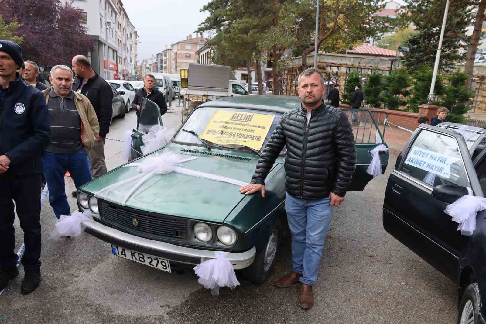 Bolu’da cami için bağışlanan iki otomobil müzayedede 410 bin liraya satıldı