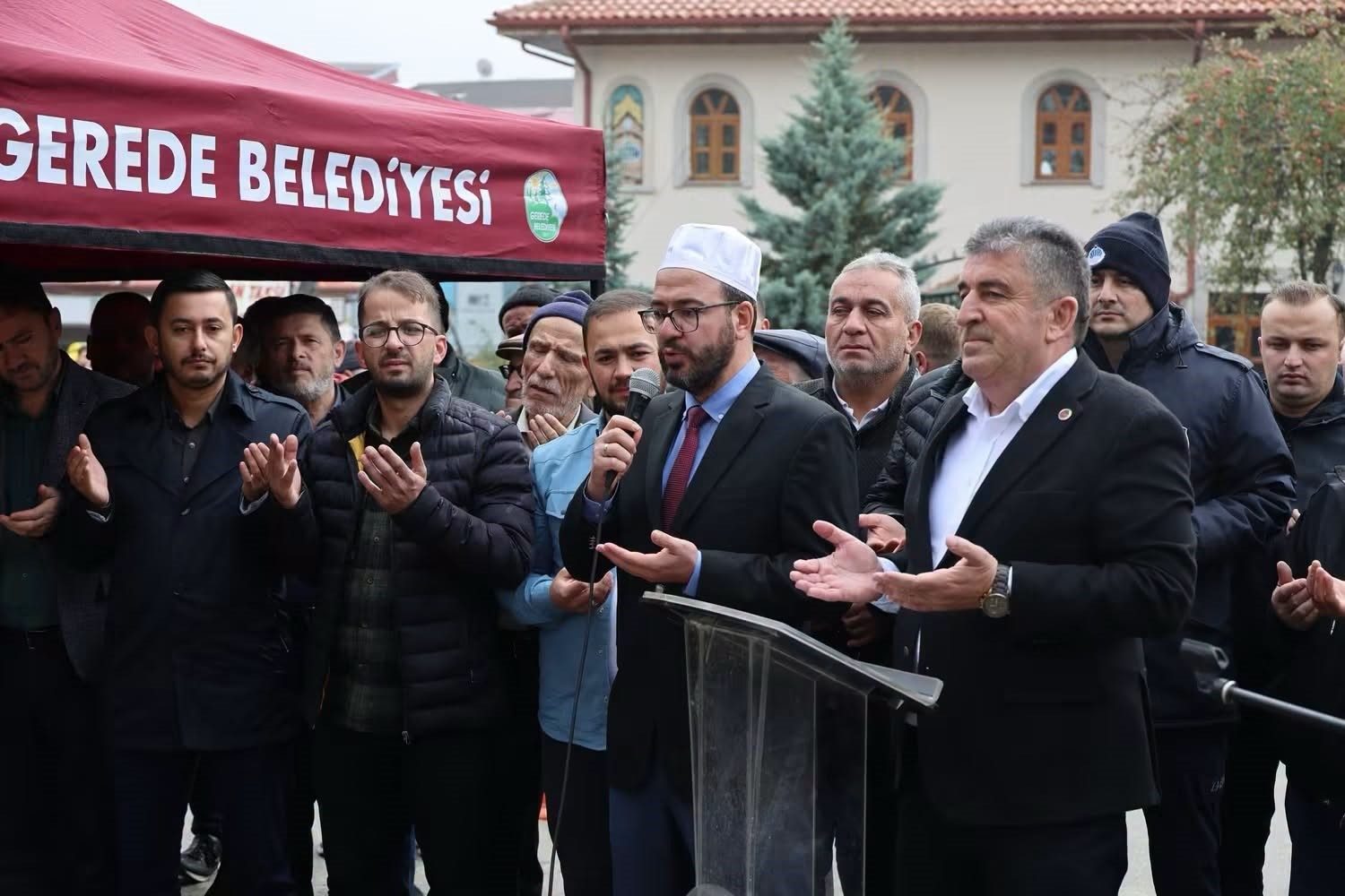 Bolu’da cami için bağışlanan iki otomobil müzayedede 410 bin liraya satıldı
