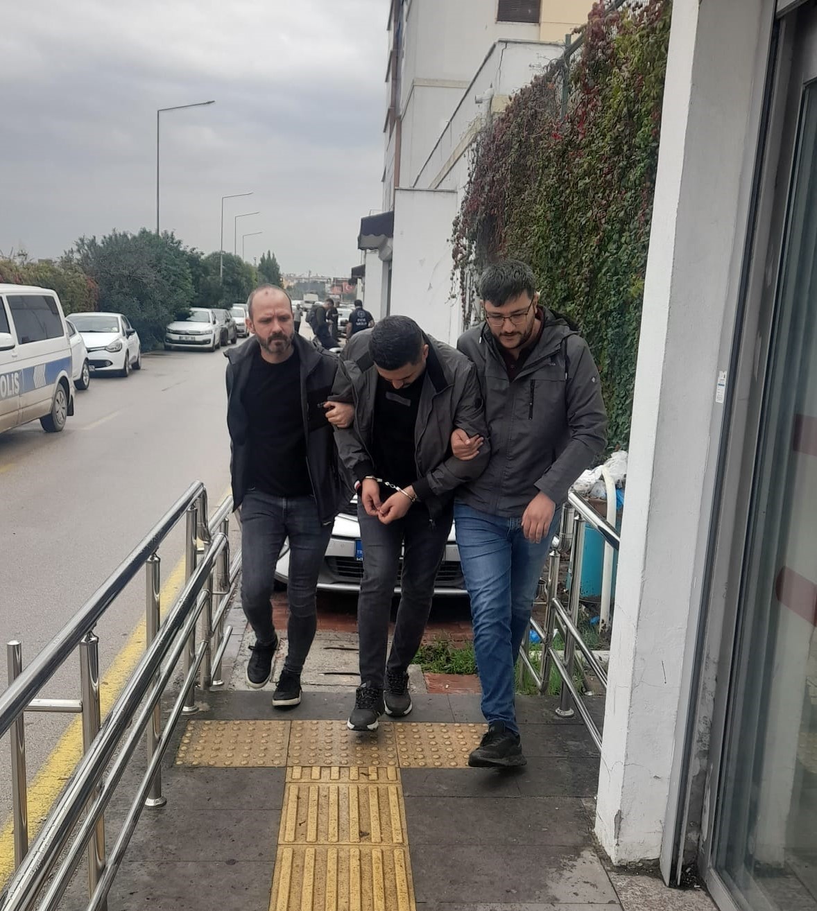 Firari suç örgütü üyesi, MİT ve polisin ortak operasyonuyla yakalandı