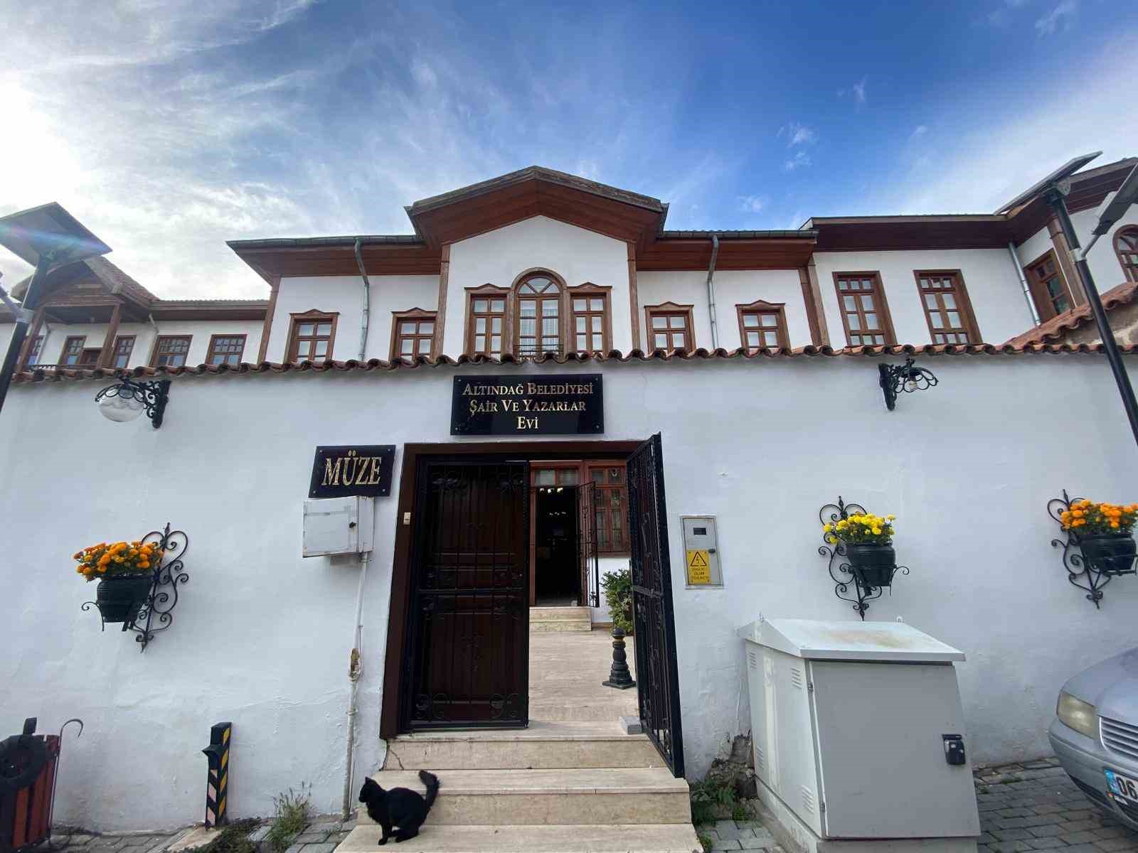 Edebiyatın izleri ‘Şair ve Yazarlar Evi Müzesi’nde yaşatılıyor: 90’lara damga vuran şiir kaseti
