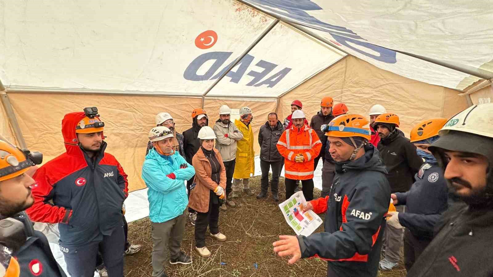 Hakkâri AFAD’tan CİSAD ekibine arama kurtarma akreditasyon eğitimi