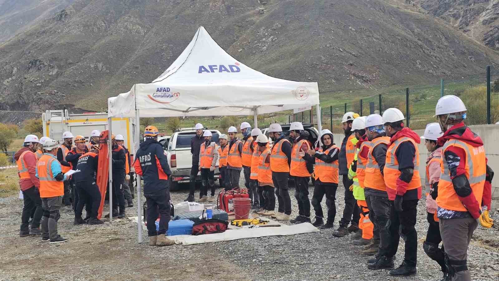 Hakkâri AFAD’tan CİSAD ekibine arama kurtarma akreditasyon eğitimi