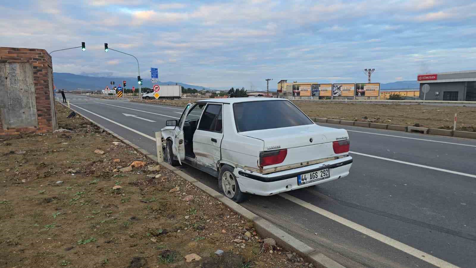 Gaziantep’te 2 otomobil çarpışması sonucu maddi hasar meydana geldi