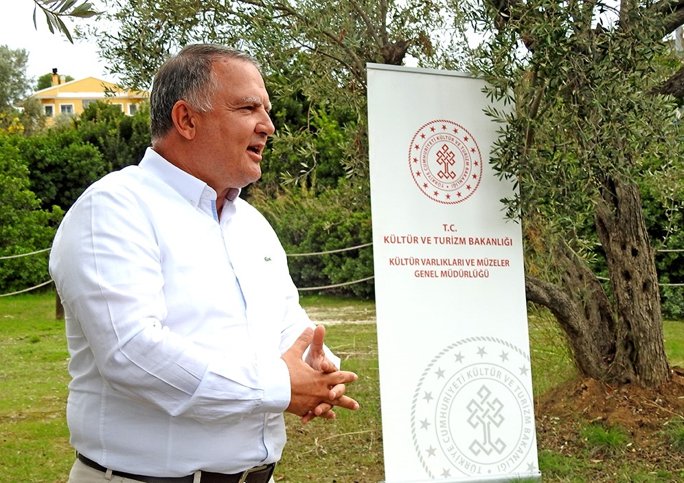 Fahrettin Kerem Çevik, Çeşme’de Kültür Yolu Festivali etkinliklerini inceledi