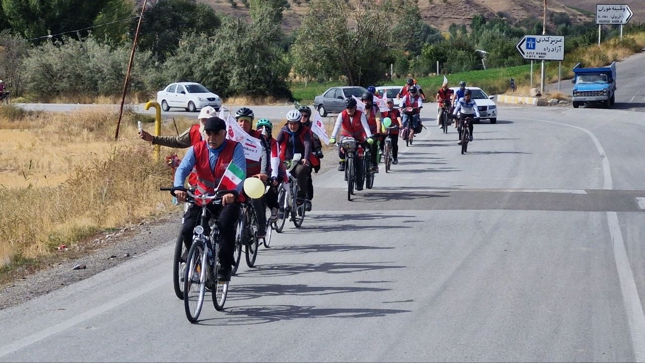 Bergama’dan İran’a çocuklar için pedal çevirdi