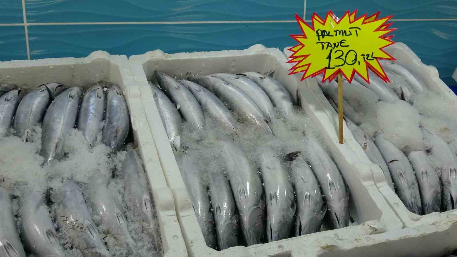 Van’da tezgahlar çeşitlendi: Tüketicinin tercihi Van Gölü’nün incisi oldu