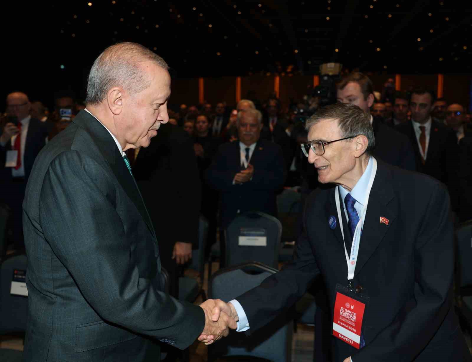 Cumhurbaşkanı Erdoğan: "Sağlıkta zirveye oynamayı sürdüreceğiz"