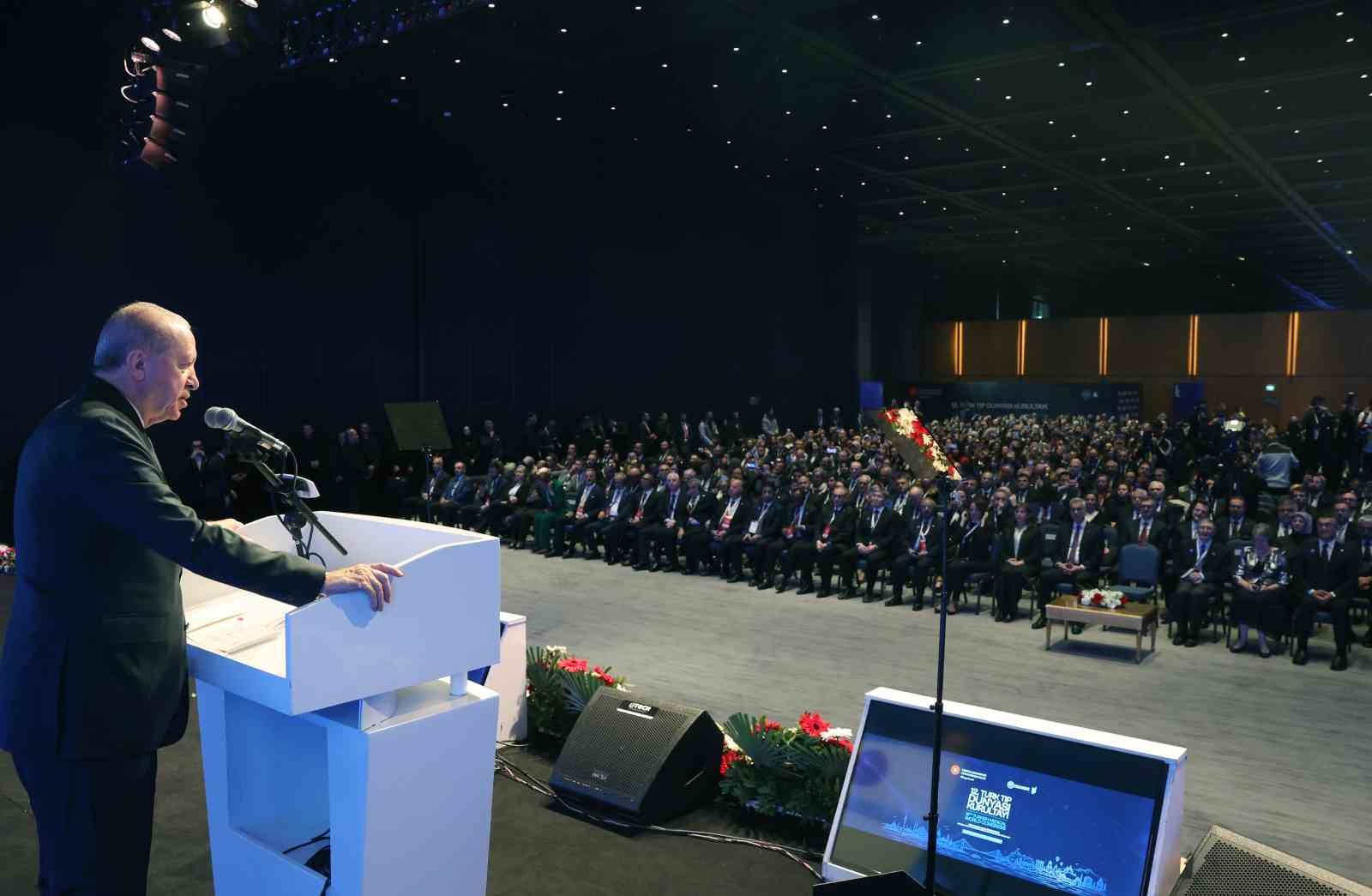 Cumhurbaşkanı Erdoğan: "Sağlıkta zirveye oynamayı sürdüreceğiz"
