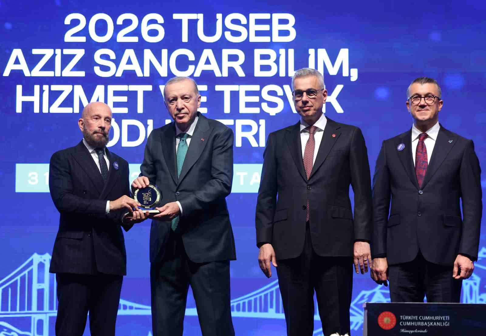 Cumhurbaşkanı Erdoğan: "Sağlıkta zirveye oynamayı sürdüreceğiz"