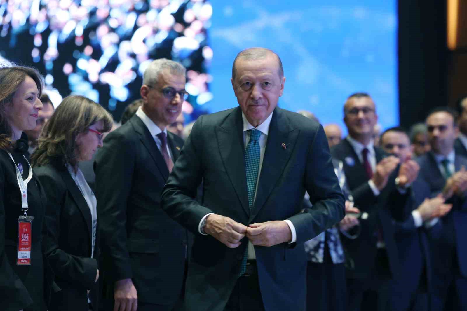 Cumhurbaşkanı Erdoğan: "Sağlıkta zirveye oynamayı sürdüreceğiz"