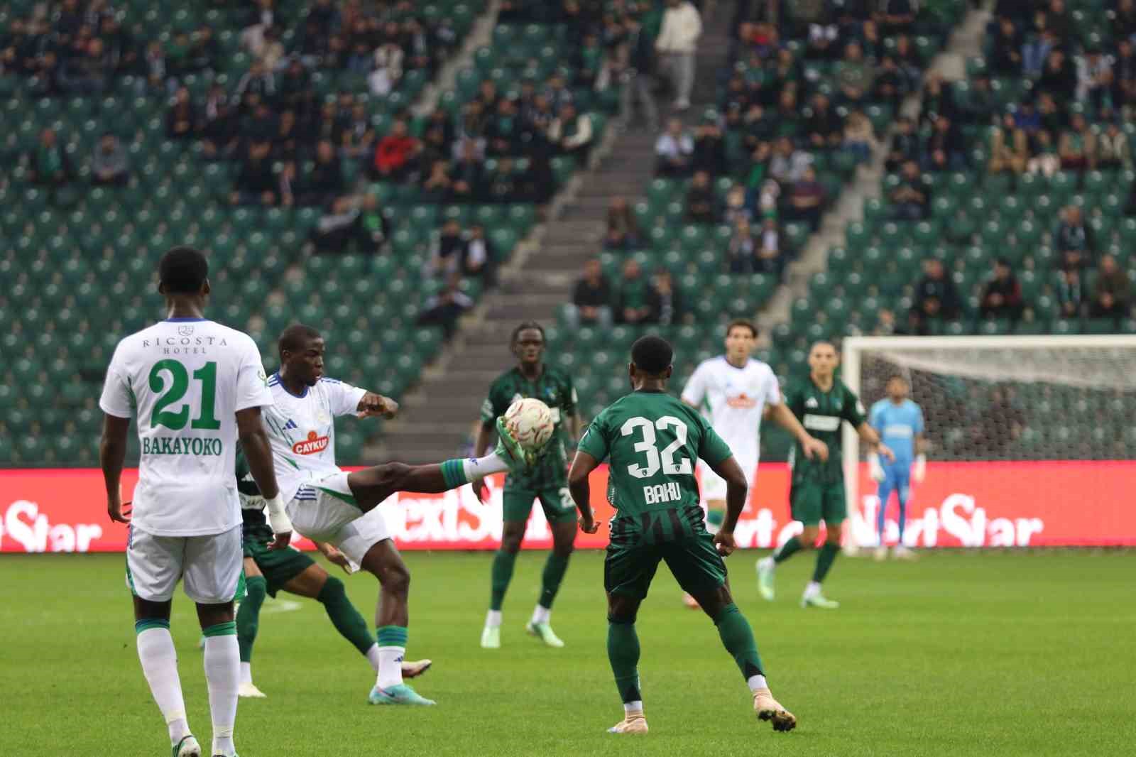 Trendyol Süper Lig: Kocaelispor: 0 - Çaykur Rizespor: 0 (Maç devam ediyor)