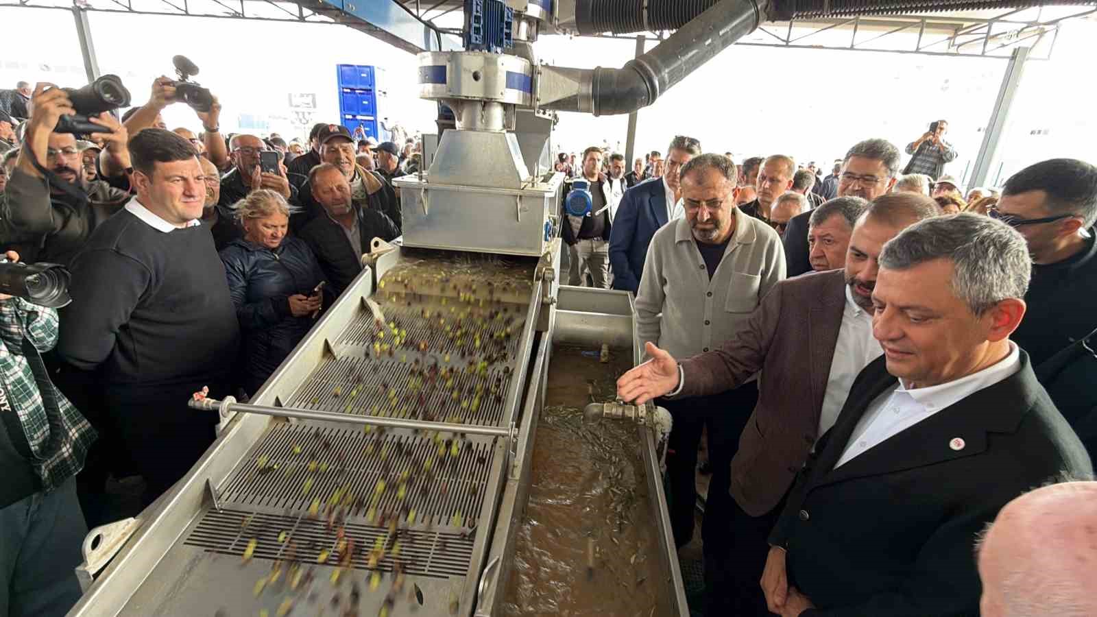Özgür Özel’den Balıkesir Körfezi’ne çıkarma: 4 ilçede zeytin mesaisi