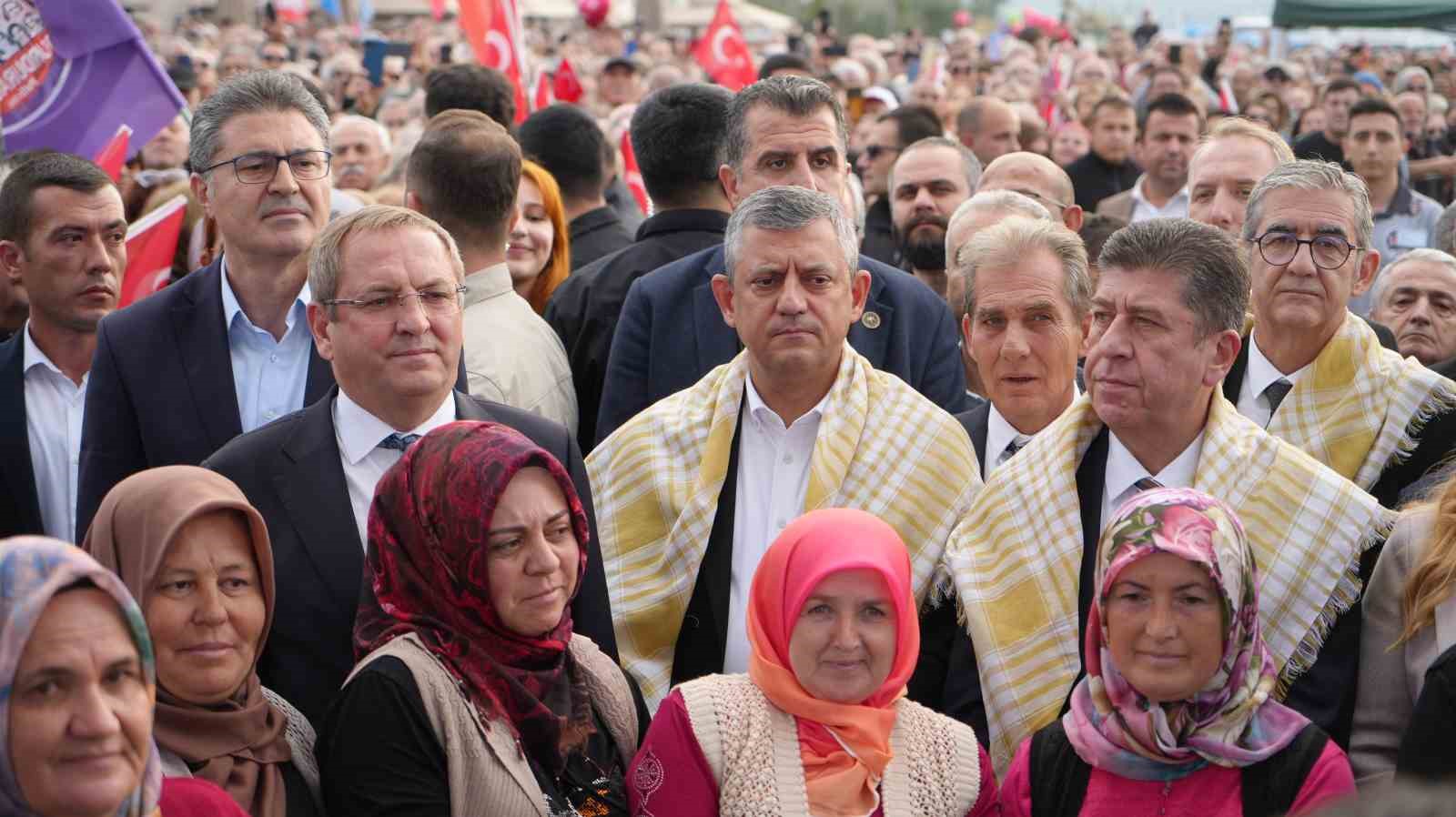 Özgür Özel’den Balıkesir Körfezi’ne çıkarma: 4 ilçede zeytin mesaisi