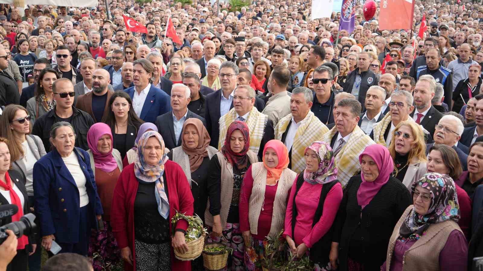 Özgür Özel’den Balıkesir Körfezi’ne çıkarma: 4 ilçede zeytin mesaisi