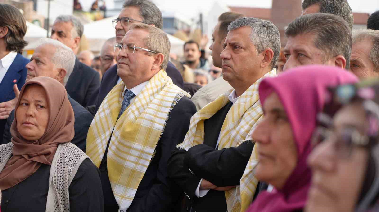 Özgür Özel’den Balıkesir Körfezi’ne çıkarma: 4 ilçede zeytin mesaisi