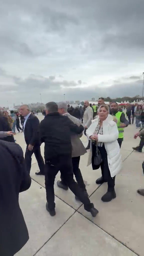 Maltepe’de CHP’liler ile YENİ Parti’liler arasında kavga çıktı