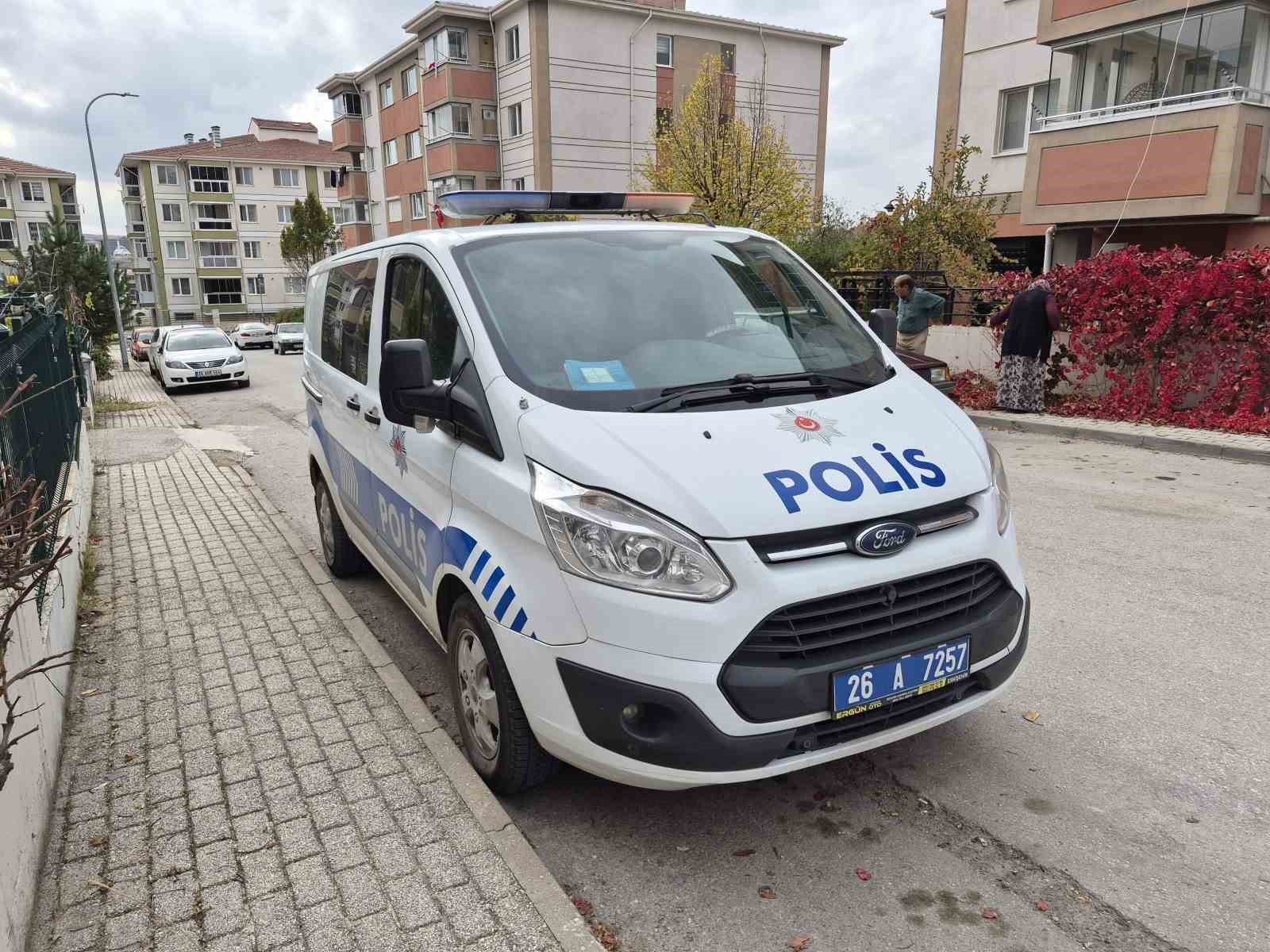 Eskişehir’de 2 yaşındaki çocuk 4 katlı binadan düştü