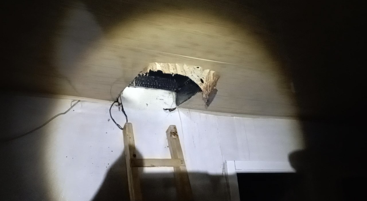 Banyo kazanından çıkan yangında ev kullanılamaz hale geldi