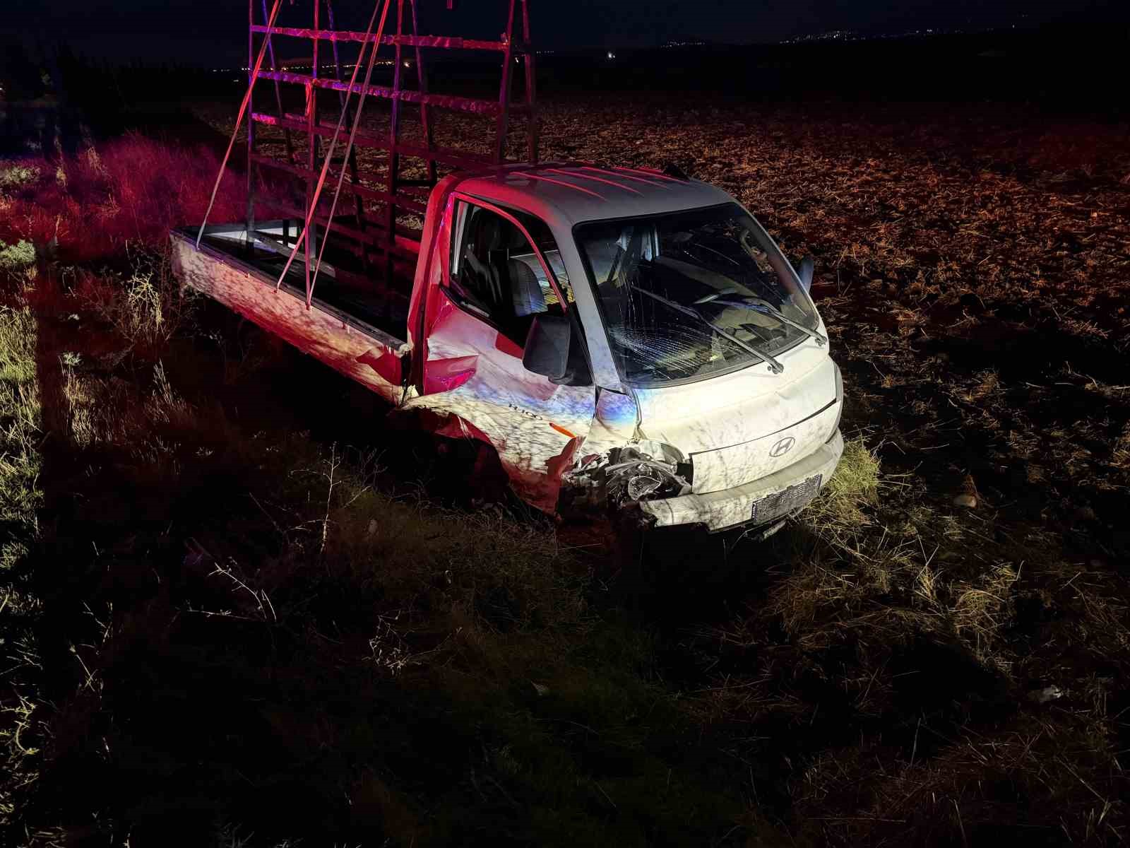 Adıyaman’da otomobil kamyonetle çarpıştı: 1’i ağır 4 yaralı