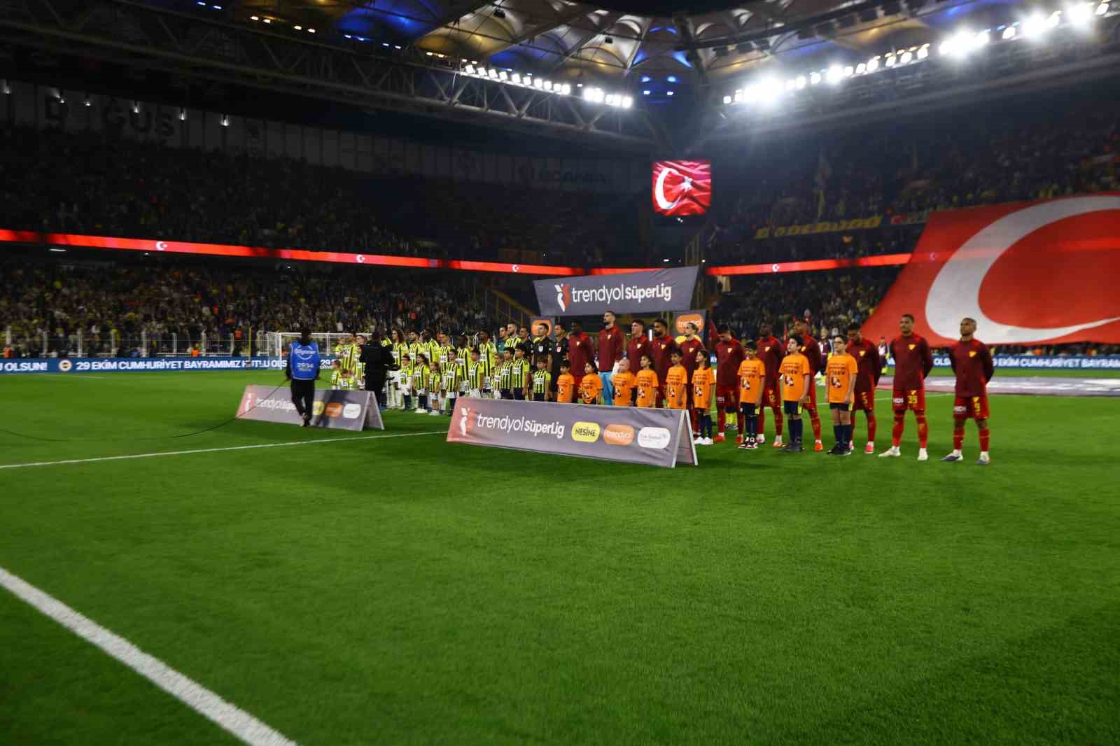Trendyol Süper Lig: Fenerbahçe: 0 - Göztepe: 0 (Maç devam ediyor)