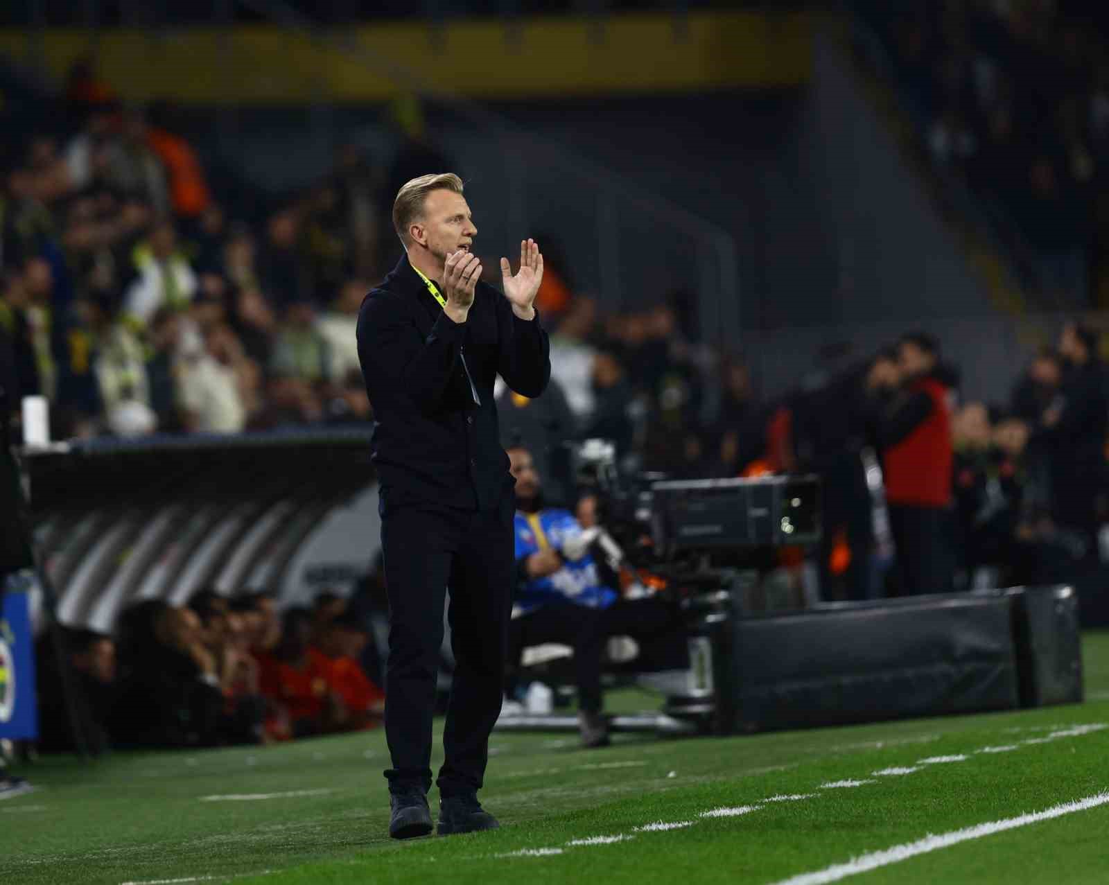 Trendyol Süper Lig: Fenerbahçe: 0 - Göztepe: 0 (Maç devam ediyor)