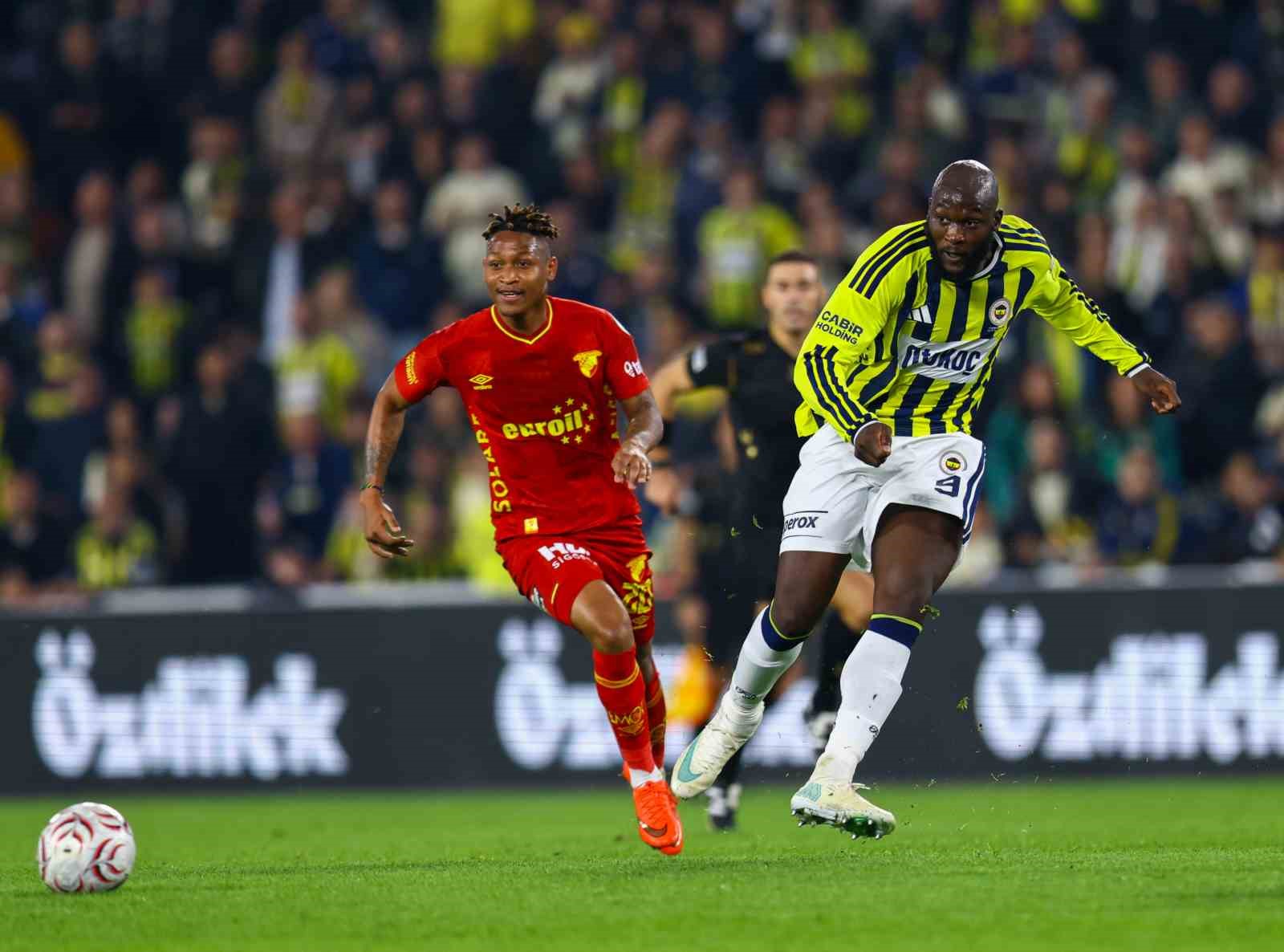 Trendyol Süper Lig: Fenerbahçe: 1 - Göztepe: 0 (İlk yarı)