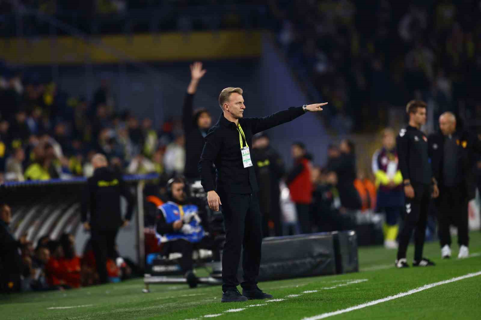 Trendyol Süper Lig: Fenerbahçe: 1 - Göztepe: 0 (İlk yarı)