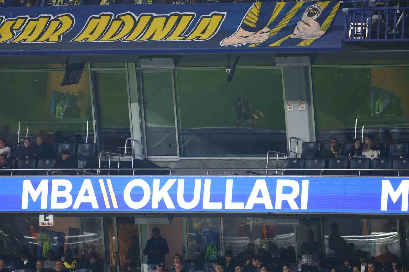Trendyol Süper Lig: Fenerbahçe: 1 - Göztepe: 0 (İlk yarı)