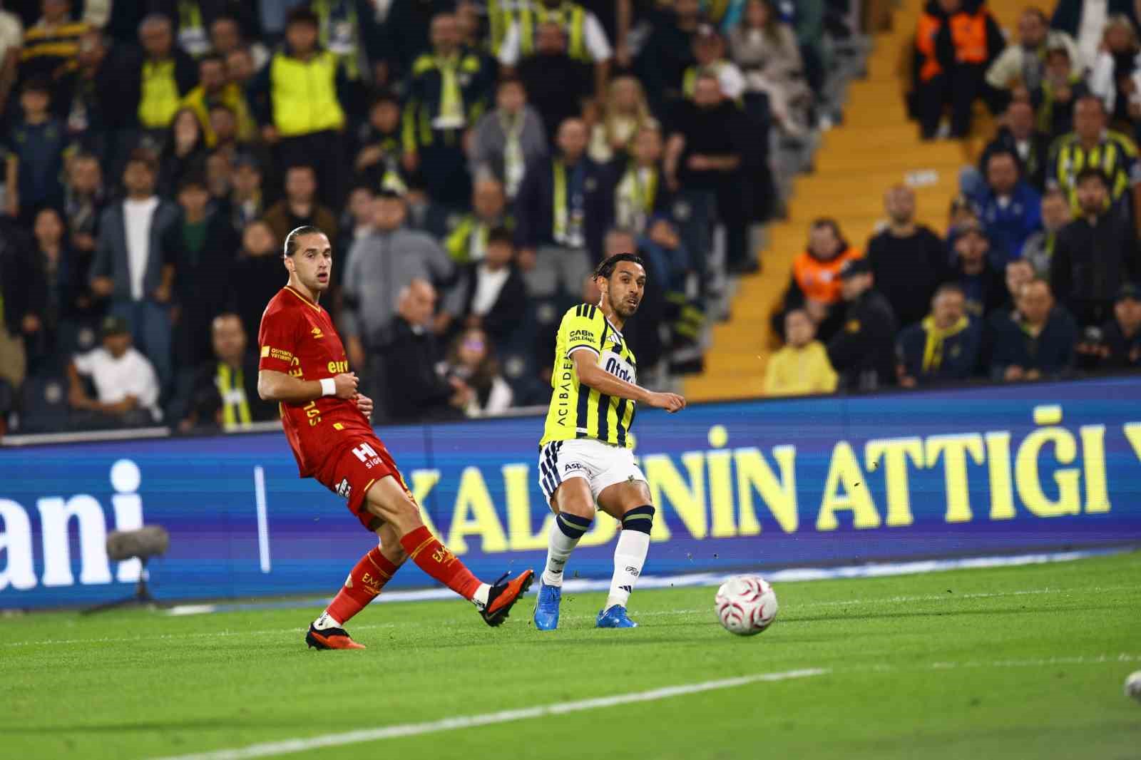 Trendyol Süper Lig: Fenerbahçe: 1 - Göztepe: 0 (İlk yarı)